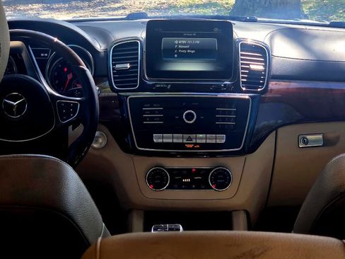 Used 2018 Mercedes-Benz GLS 450 4MATIC image 9