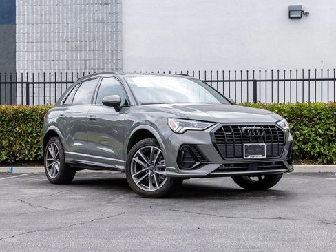 Used 2024 Audi Q3 2.0T Premium w/ Convenience Package AWD/4WD image 38