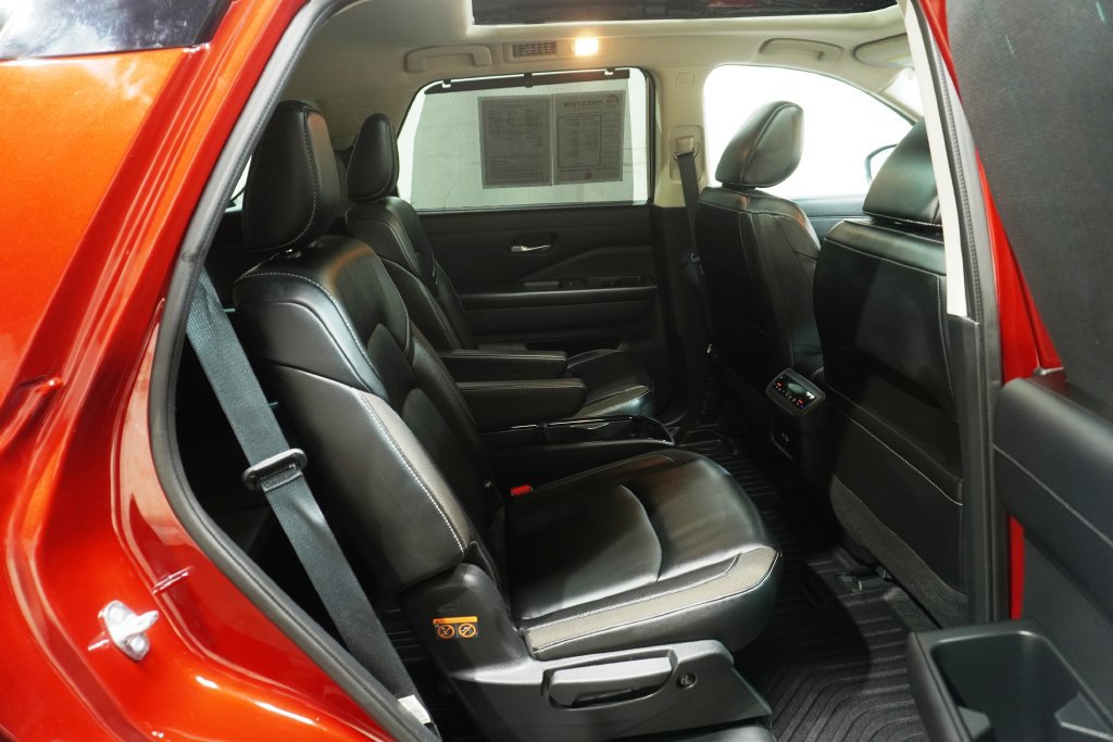 Used 2023 Nissan Pathfinder SL w/ SL Premium Package AWD/4WD image 17