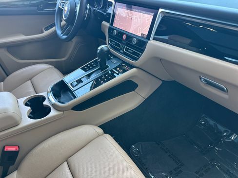 Certified 2023 Porsche Macan AWD/4WD image 16