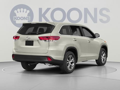 Used 2018 Toyota Highlander LE AWD/4WD image 2