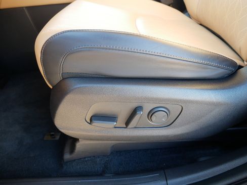 Certified 2024 Kia Carnival LX image 19