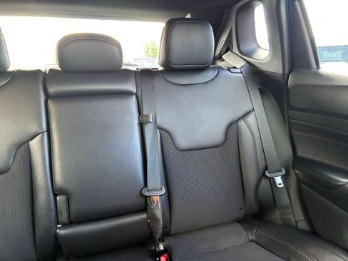 Used 2025 Jeep Compass Trailhawk AWD/4WD image 36