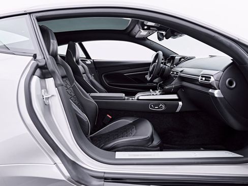 Used 2025 Aston Martin Vanquish RWD image 37