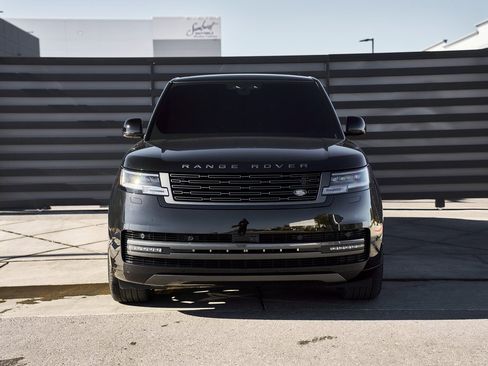 Used 2025 Land Rover Range Rover Long Wheelbase Autobiography image 12
