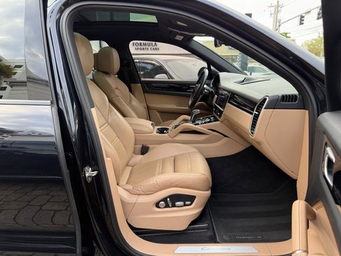 Used 2020 Porsche Cayenne image 46