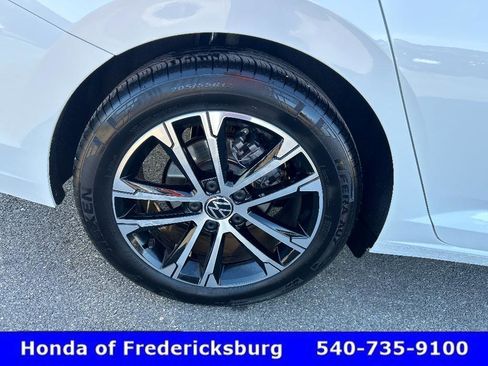 Used 2024 Volkswagen Jetta Sport image 34