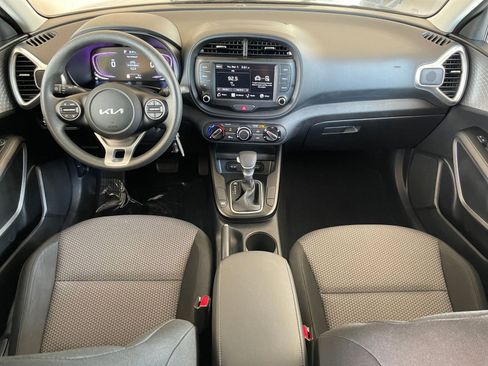 Used 2025 Kia Soul LX w/ LX Technology Package FWD image 31