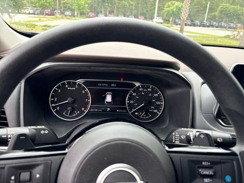 Used 2023 Nissan Rogue SV FWD image 9