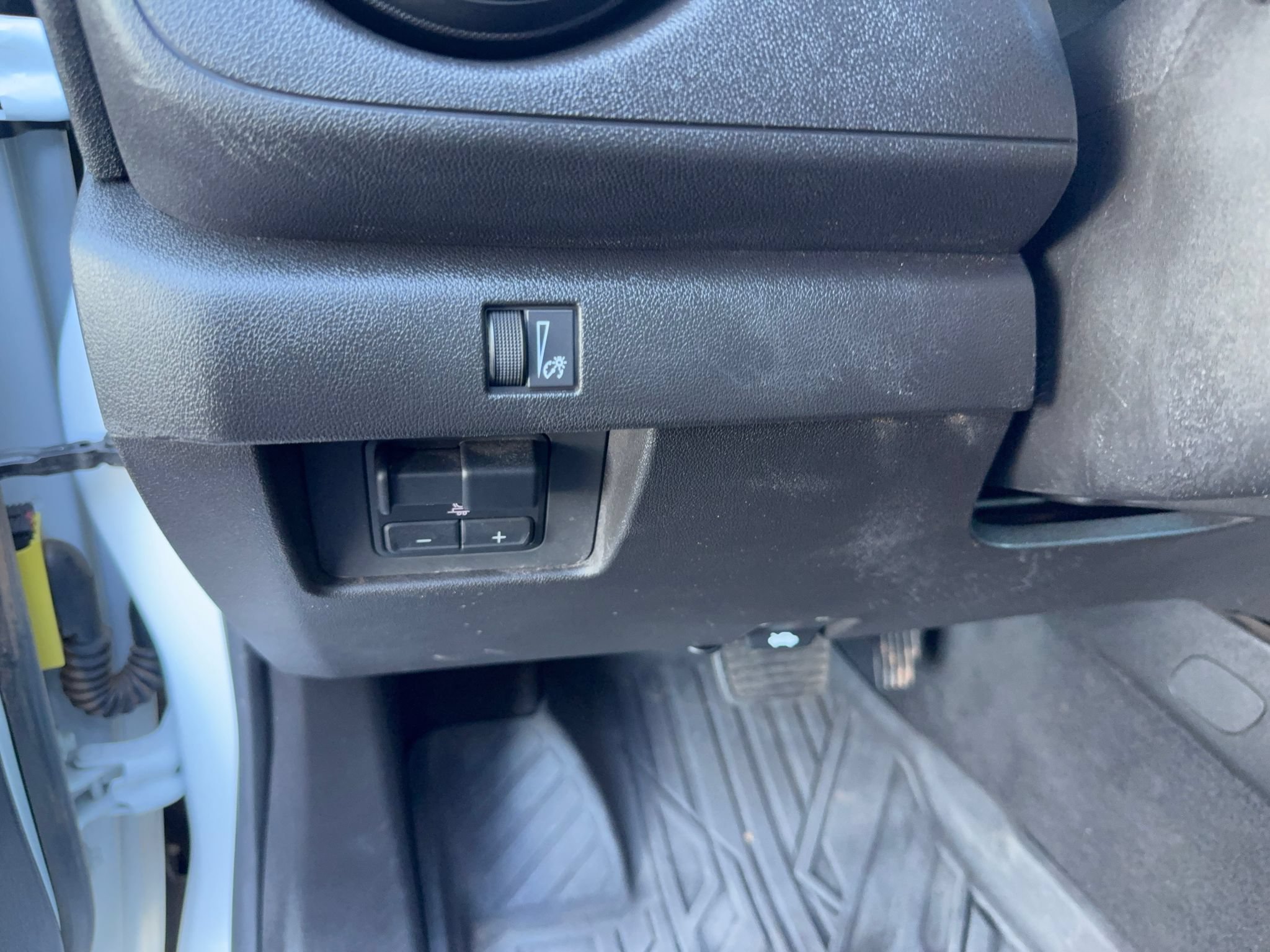 Used 2024 Chevrolet Colorado W/T w/ Technology Package AWD/4WD image 15