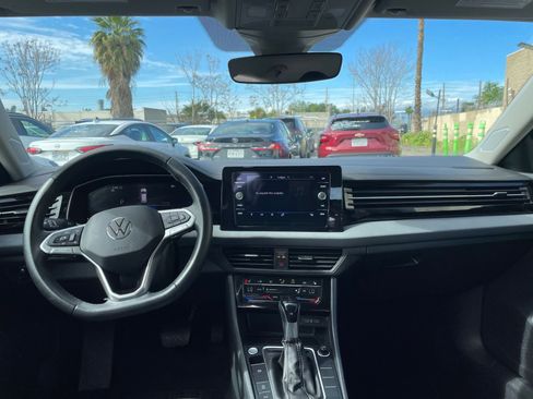 Used 2025 Volkswagen Jetta SE image 34