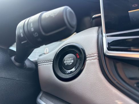 Used 2023 Jeep Compass Limited image 28