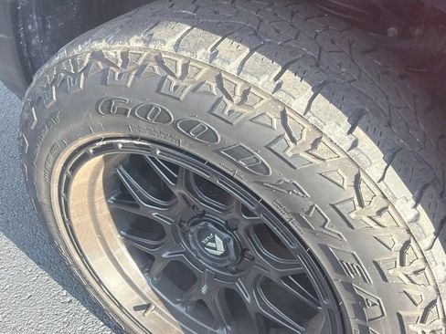 Used 2019 RAM 1500 Laramie AWD/4WD image 6