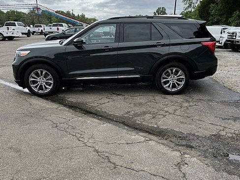 Used 2023 Ford Explorer XLT w/ Equipment Group 202A AWD/4WD image 4