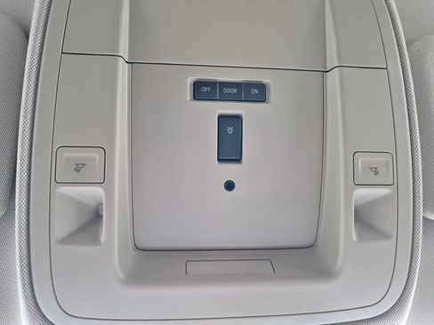 Certified 2018 GMC Sierra 2500 SLT w/ Snow Plow Prep Package image 18