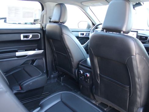 Used 2022 Ford Explorer XLT w/ Equipment Group 202A image 17