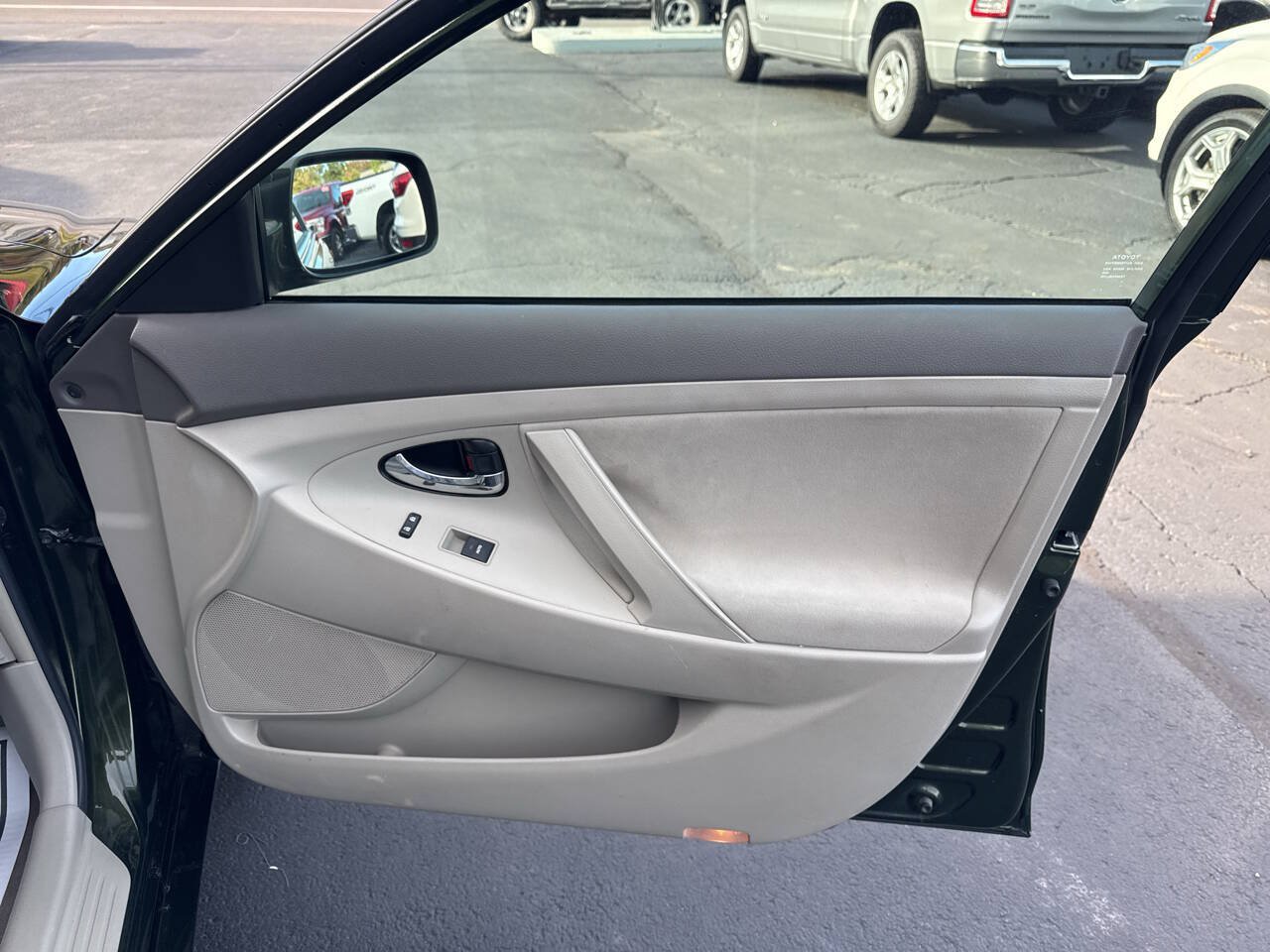 Used 2011 Toyota Camry LE FWD image 24