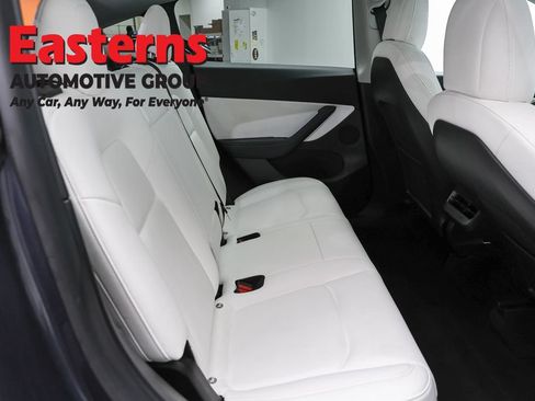 Used 2021 Tesla Model Y Long Range AWD/4WD image 16