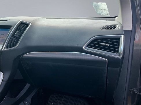 Used 2019 Ford Edge Titanium w/ Equipment Group 301A AWD/4WD image 24