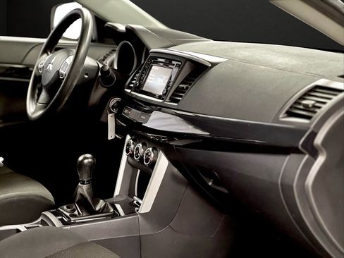 Used 2017 Mitsubishi Lancer ES image 13