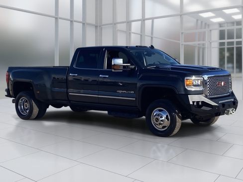 Used 2017 GMC Sierra 3500 Denali w/ Duramax Plus Package image 8
