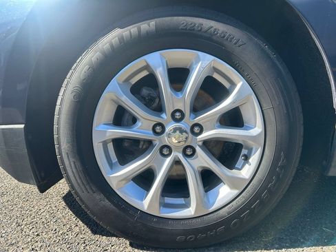 Used 2018 Chevrolet Equinox LT FWD image 11