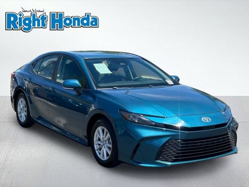 Used 2025 Toyota Camry LE FWD image 8