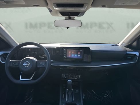 Used 2025 Nissan Kicks S image 11