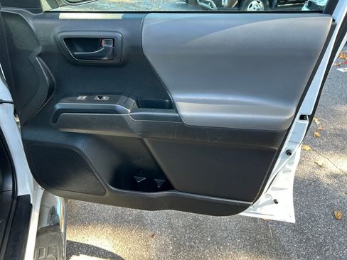 Used 2022 Toyota Tacoma SR image 25
