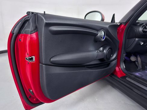 Used 2018 MINI Cooper Convertible image 33