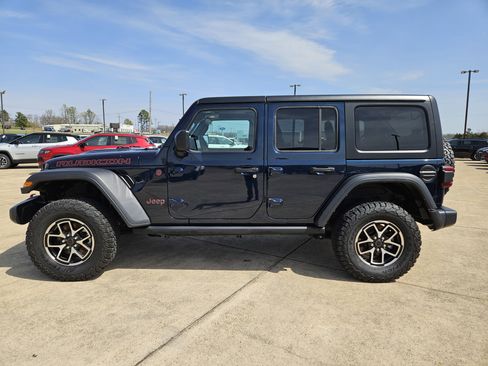 Used 2025 Jeep Wrangler Unlimited Rubicon image 3