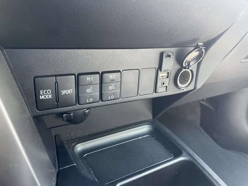 Used 2015 Toyota RAV4 Limited AWD/4WD image 31