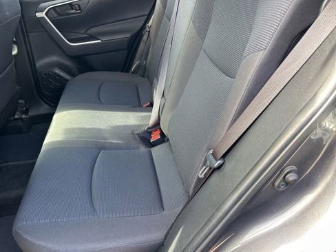 Used 2019 Toyota RAV4 LE image 10