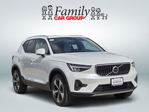 Used 2023 Volvo XC40 B5 Ultimate w/ Protection Package Premier AWD/4WD image 2