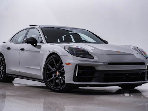 New 2025 Porsche Panamera 4 image 8