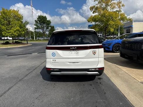 Certified 2024 Kia Carnival EX FWD image 4