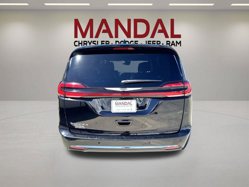 Used 2025 Chrysler Pacifica Select FWD image 6