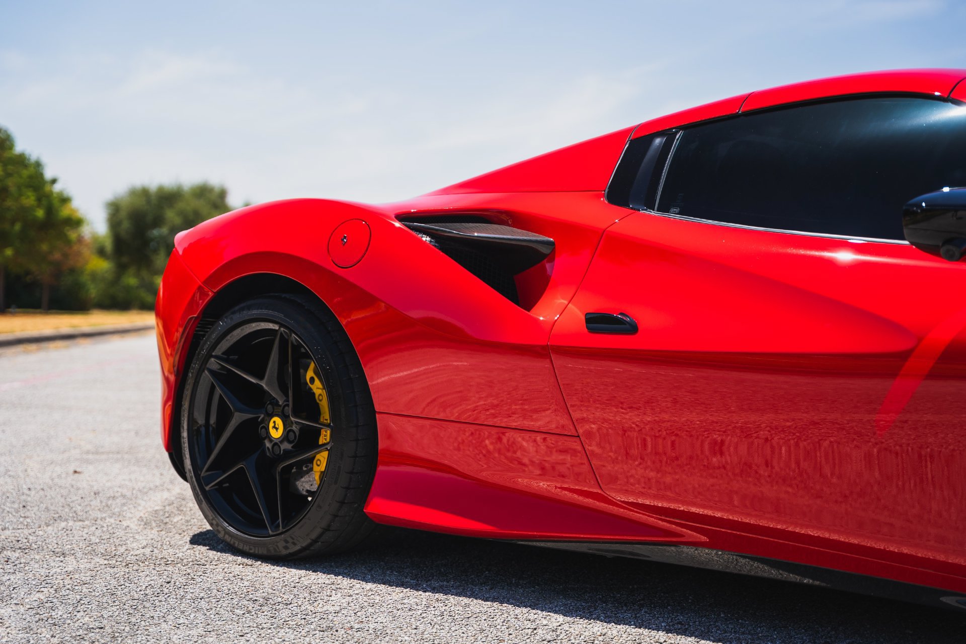 Used 2021 Ferrari F8 Tributo RWD image 34
