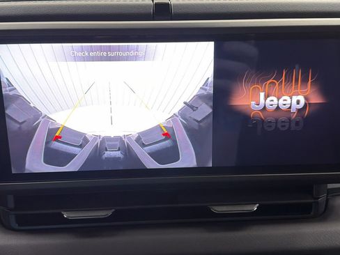 Used 2025 Jeep Wrangler Unlimited Sahara w/ Safety Group image 22