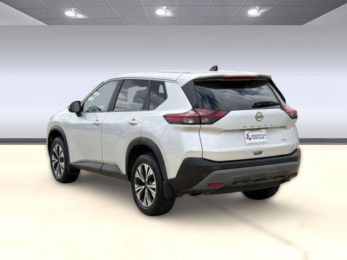 Used 2023 Nissan Rogue SV image 3