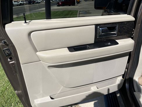 Used 2016 Lincoln Navigator L Select AWD/4WD image 10