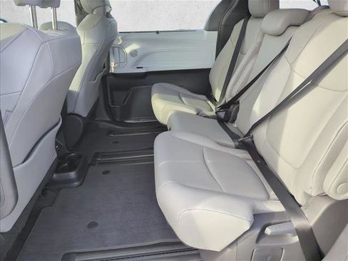 Certified 2026 Toyota Sienna XLE FWD image 22