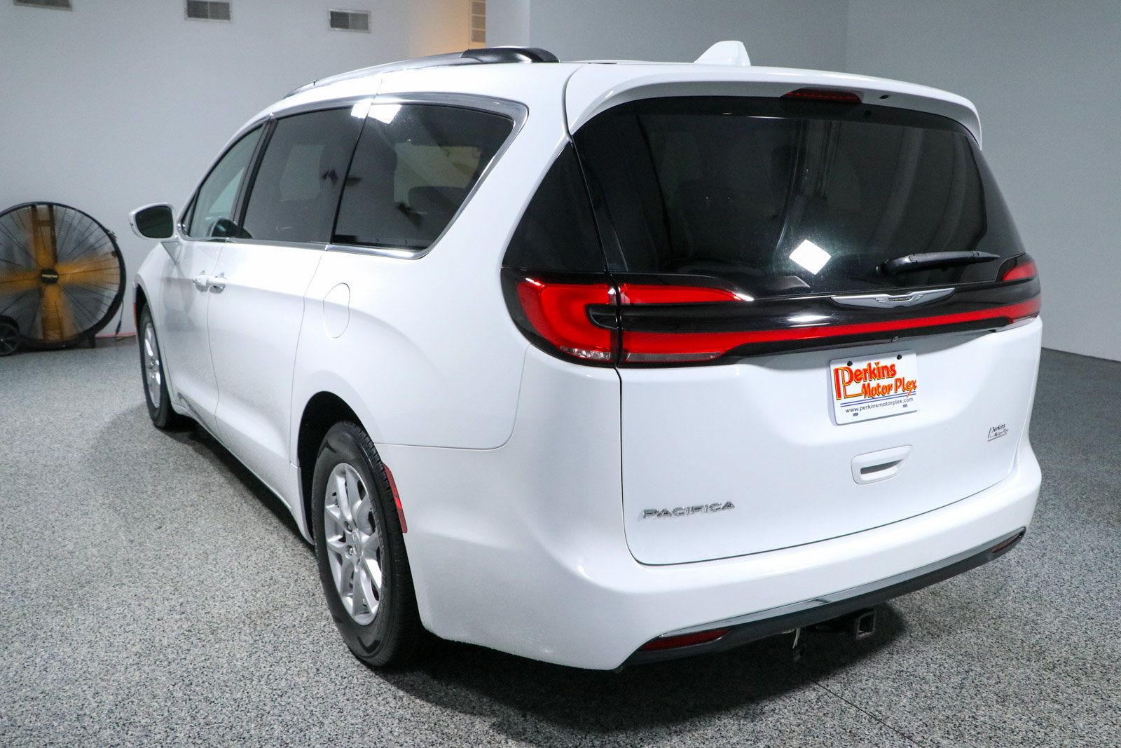 Used 2022 Chrysler Pacifica Touring-L FWD image 9