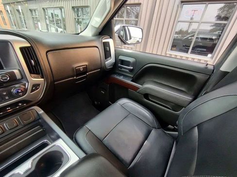 Used 2017 GMC Sierra 1500 SLT w/ SLT Preferred Package AWD/4WD image 17