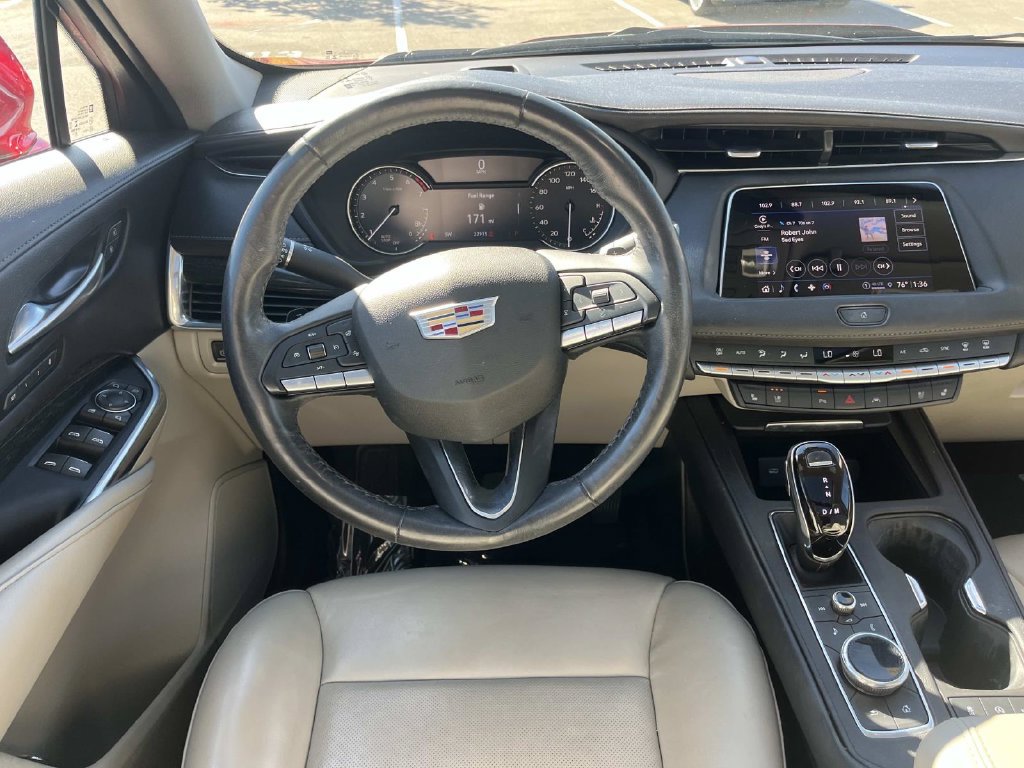 Used 2023 Cadillac XT4 Premium Luxury FWD image 14