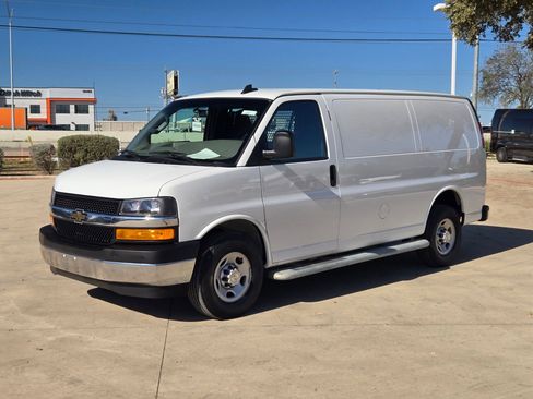 Used 2024 Chevrolet Express 2500 w/ Driver Convenience Package image 7