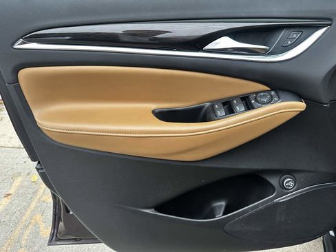 Used 2018 Buick Enclave Essence image 8