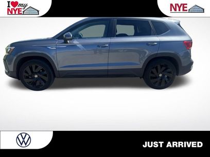 Used 2023 Volkswagen Taos SE w/ Black Wheel Package