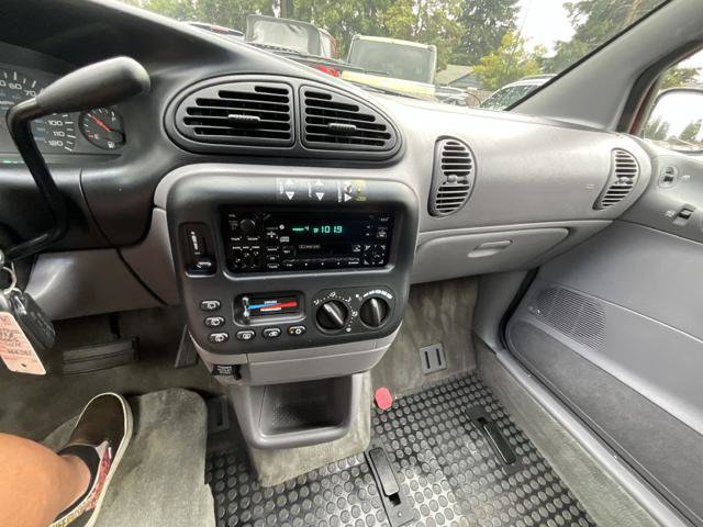 Used 1998 Dodge Grand Caravan SE FWD image 12