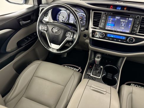 Used 2019 Toyota Highlander XLE image 28